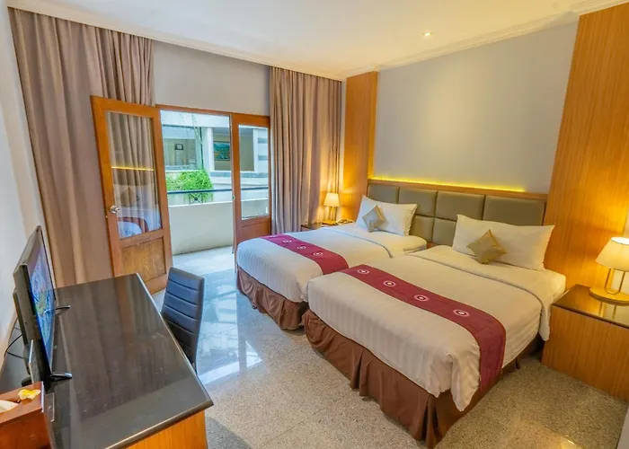 Famous Hotel Kuta Formerly Permata Kuta Hotel